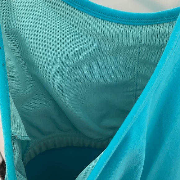Lululemon workout top with built in bra - Picture 5 of 6